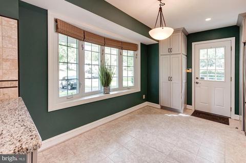 17208 Emerson Dr, Silver Spring, MD 20905 photo 5