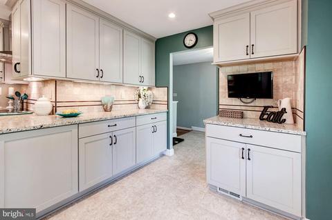 17208 Emerson Dr, Silver Spring, MD 20905 photo 6