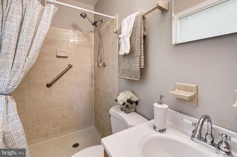 17208 Emerson Dr, Silver Spring, MD 20905 photo 21