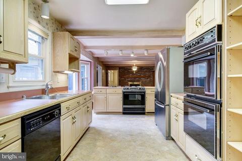 14125 Rippling Brook Dr, Silver Spring, MD 20906 photo 8