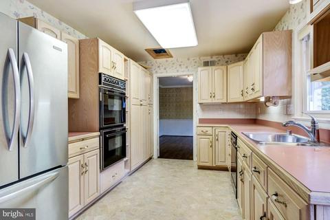 14125 Rippling Brook Dr, Silver Spring, MD 20906 photo 9