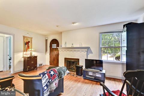 2000 Lansdowne Way, Silver Spring, MD 20910 photo 3