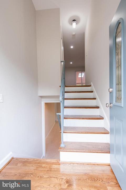 3943 Lantern Ct, Silver Spring, MD 20902 photo 2