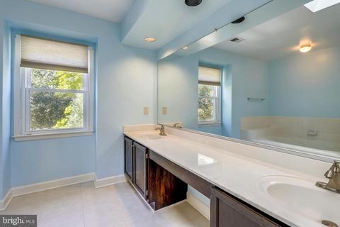 11421 Catalina Ter, Silver Spring, MD 20902 photo 17