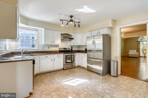 11421 Catalina Ter, Silver Spring, MD 20902 photo 8