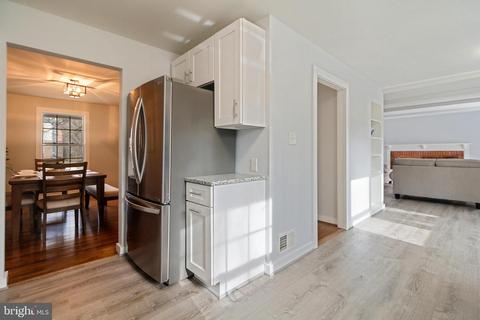 1404 Winding Waye Ln, Silver Spring, MD 20902 photo 9