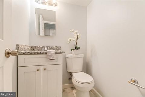 1404 Winding Waye Ln, Silver Spring, MD 20902 photo 12