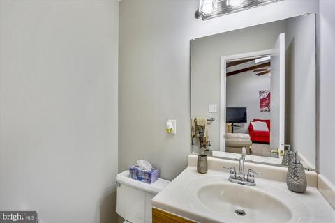 900 Hyde Rd, Silver Spring, MD 20902 photo 18