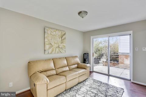 900 Hyde Rd, Silver Spring, MD 20902 photo 4