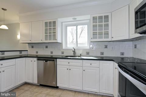 9704 Admiralty Dr, Silver Spring, MD 20910 photo 11