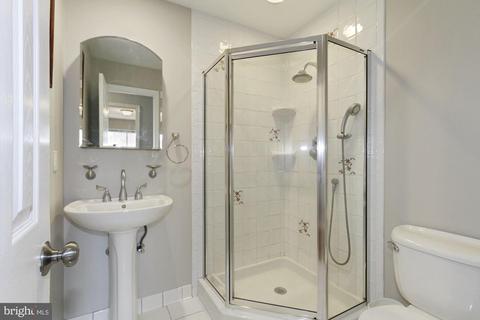 9704 Admiralty Dr, Silver Spring, MD 20910 photo 21