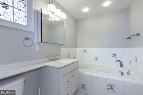 9704 Admiralty Dr, Silver Spring, MD 20910 photo 17