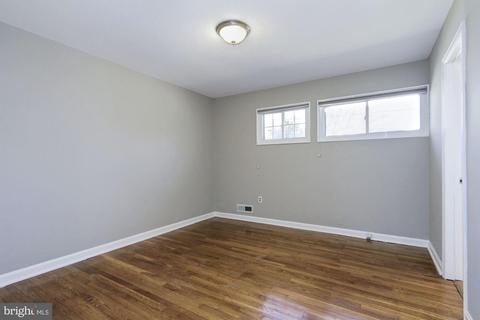 9704 Admiralty Dr, Silver Spring, MD 20910 photo 13