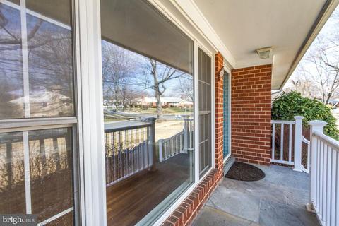 9704 Admiralty Dr, Silver Spring, MD 20910 photo 4