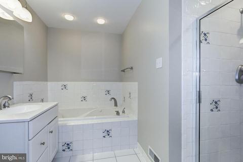 9704 Admiralty Dr, Silver Spring, MD 20910 photo 16