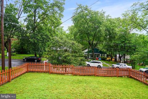 203 E Schuyler Rd, Silver Spring, MD 20901 photo 3