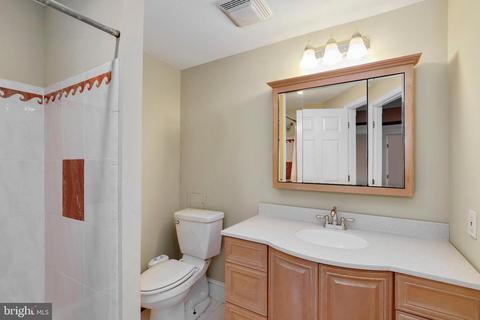 1605 Cedar View Ct, Silver Spring, MD 20910 photo 11