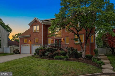 1605 Cedar View Ct, Silver Spring, MD 20910 photo 2