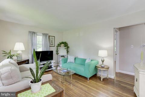 3927 Lantern Dr, Silver Spring, MD 20902 photo 4