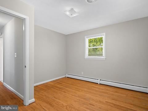 17214 Emerson Dr, Silver Spring, MD 20905 photo 12