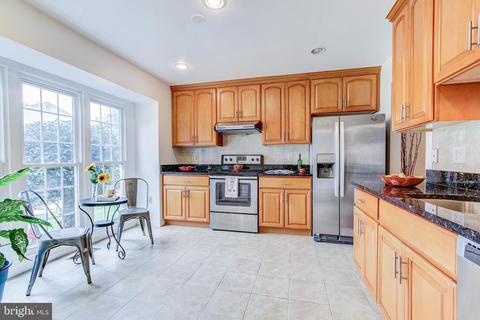 2005 Featherwood St, Silver Spring, MD 20904 photo 5