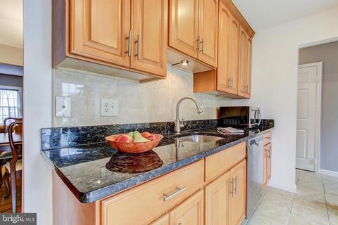 2005 Featherwood St, Silver Spring, MD 20904 photo 10