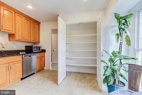2005 Featherwood St, Silver Spring, MD 20904 photo 8