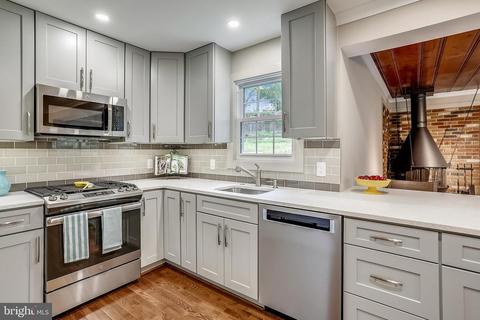 12805 Lacy Dr, Silver Spring, MD 20904 photo 4