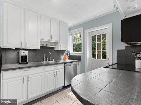 10305 Brookmoor Dr, Silver Spring, MD 20901 photo 9