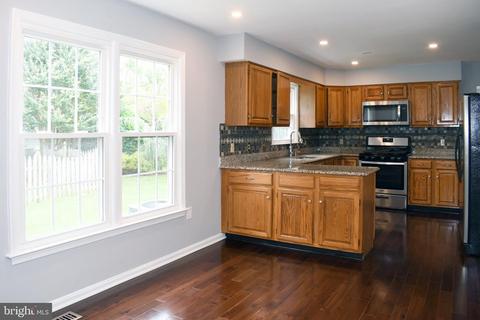 610 Venice Dr, Silver Spring, MD 20904 photo 3