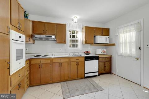 805 Downs Dr, Silver Spring, MD 20904 photo 9