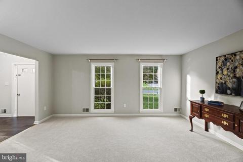 312 Stonegate Dr, Silver Spring, MD 20905 photo 4