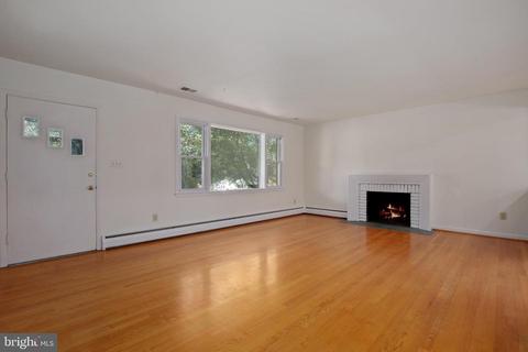 17207 Emerson Dr, Silver Spring, MD 20905 photo 4