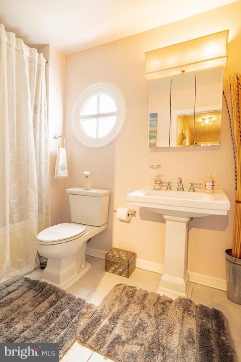 2001 Windham Ln, Silver Spring, MD 20902 photo 15