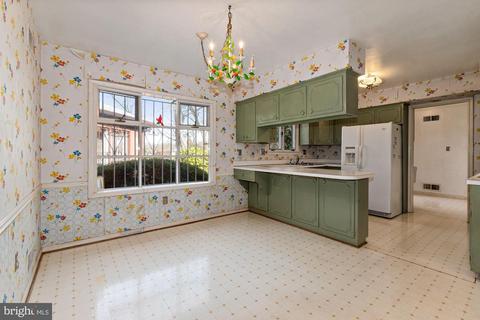 2204 Solmar Dr, Silver Spring, MD 20904 photo 8