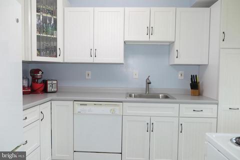 10011 Forest Grove Dr, Silver Spring, MD 20902 photo 9