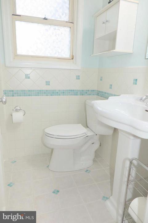 10011 Forest Grove Dr, Silver Spring, MD 20902 photo 15