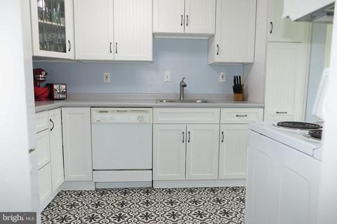 10011 Forest Grove Dr, Silver Spring, MD 20902 photo 10