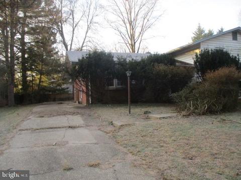 909 Burnt Crest Ln, Silver Spring, MD 20903 photo 4