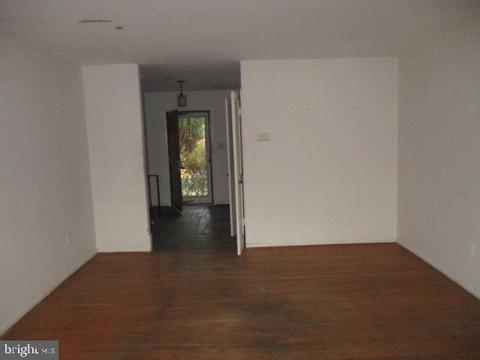 909 Burnt Crest Ln, Silver Spring, MD 20903 photo 10