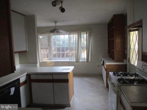 909 Burnt Crest Ln, Silver Spring, MD 20903 photo 8