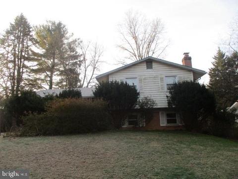 909 Burnt Crest Ln, Silver Spring, MD 20903 photo 2