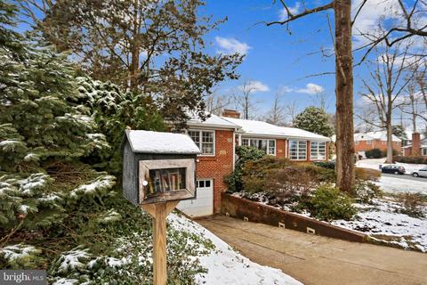 9802 Dameron Dr, Silver Spring, MD 20902 photo 2