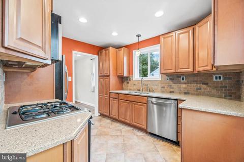 11521 Mapleview Dr, Silver Spring, MD 20902 photo 8