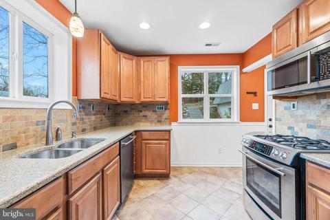 11521 Mapleview Dr, Silver Spring, MD 20902 photo 9