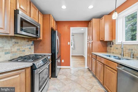11521 Mapleview Dr, Silver Spring, MD 20902 photo 10