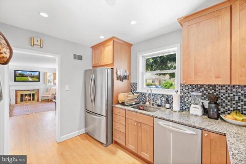 9905 Markham St, Silver Spring, MD 20901 photo 4