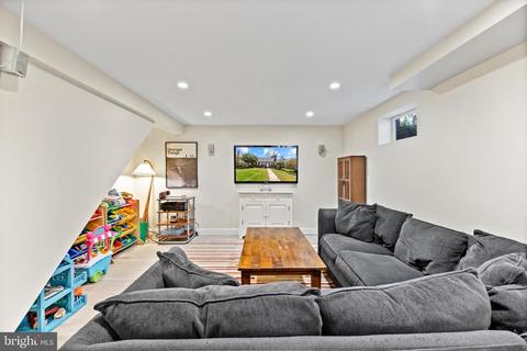9905 Markham St, Silver Spring, MD 20901 photo 9