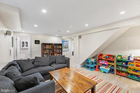 9905 Markham St, Silver Spring, MD 20901 photo 11