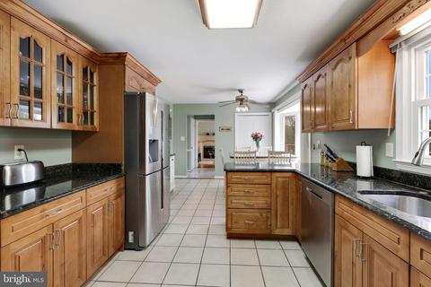 14620 Pebblestone Dr, Silver Spring, MD 20905 photo 2